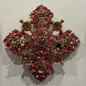 Beautiful vintage pink rhinestone brooch